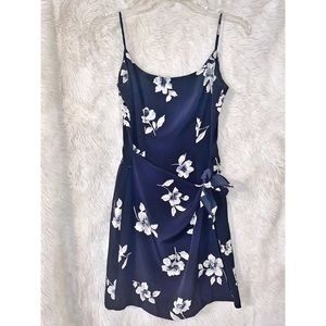 City Triangles mini floral dress 🌸